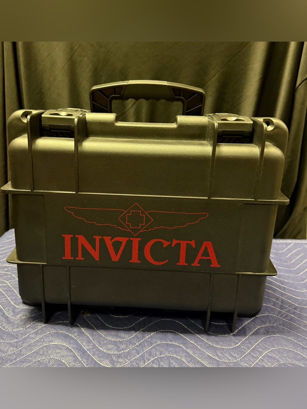 Invicta 8 Slots Impact Resistant Black Hard-Shell  Case)